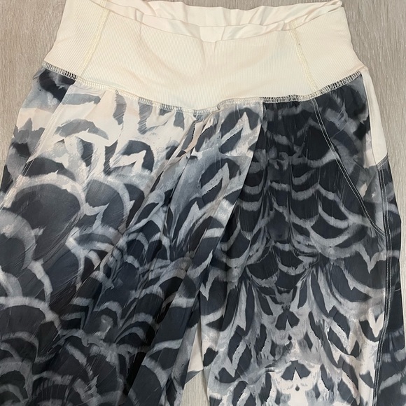 Lululemon cropped jogger - Picture 3 of 4